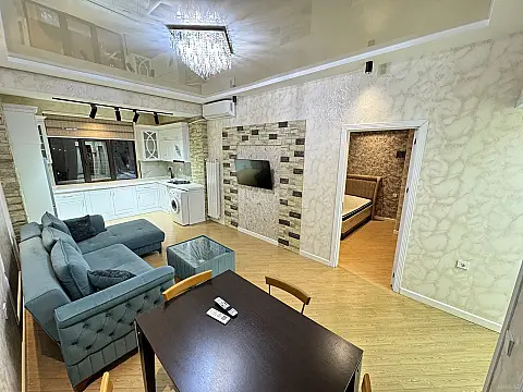 Kirayə verilir 2 otaqlı mənzil 65 m²