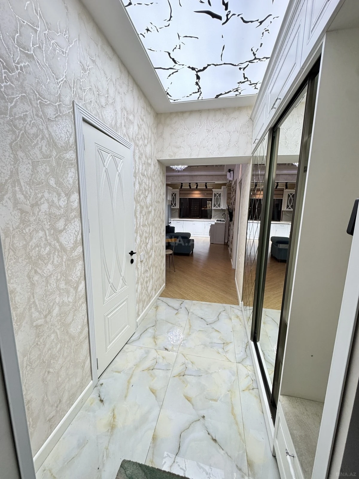 Kirayə verilir 2 otaqlı mənzil 65 m²