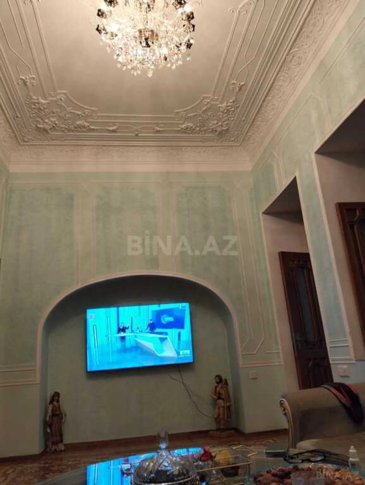 Satılır 8 otaqlı mənzil 250 m²