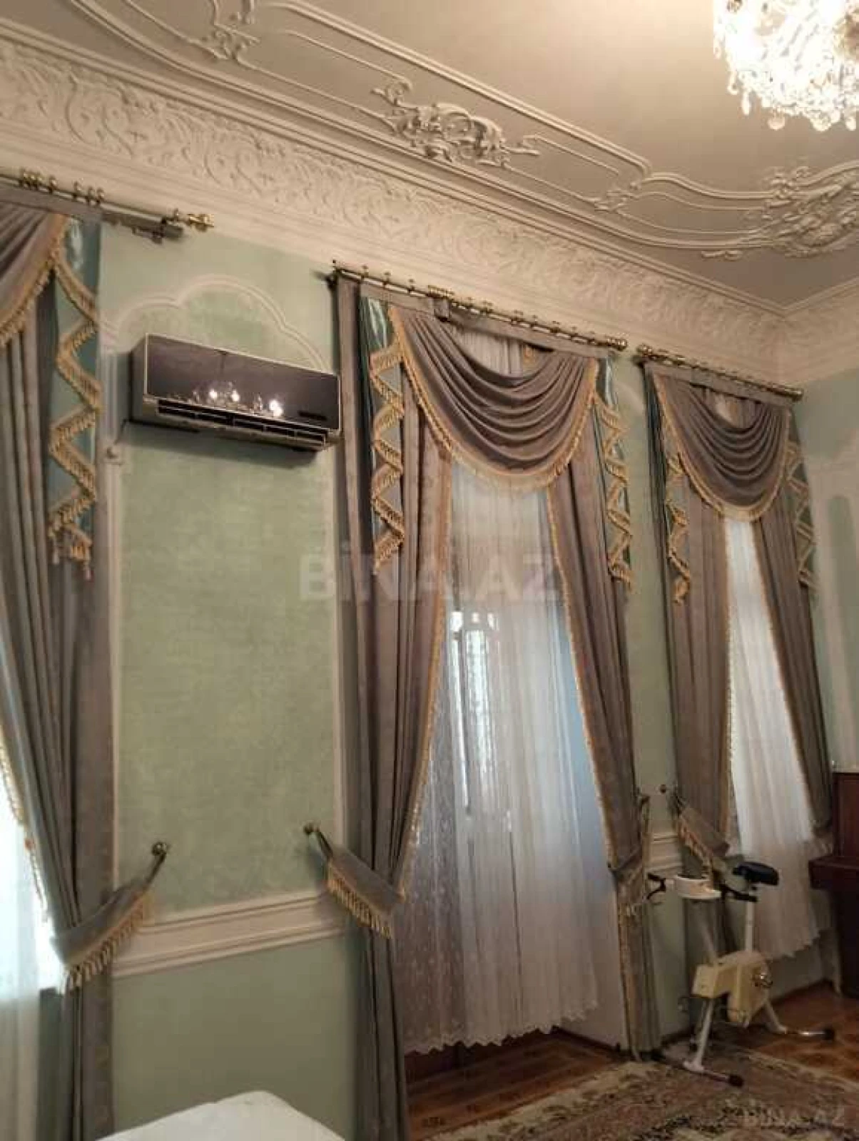 Satılır 8 otaqlı mənzil 250 m²