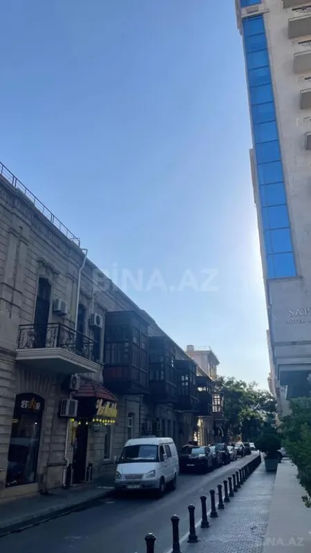 Satılır 8 otaqlı mənzil 250 m²
