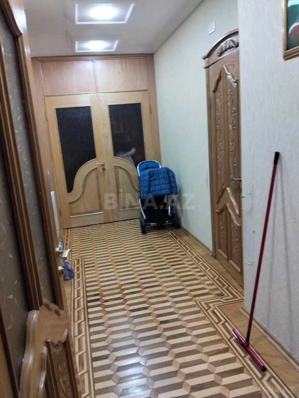 Satılır 8 otaqlı mənzil 250 m²