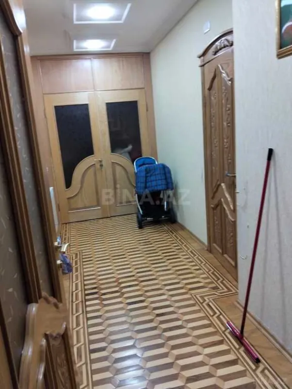 Satılır 8 otaqlı mənzil 250 m²