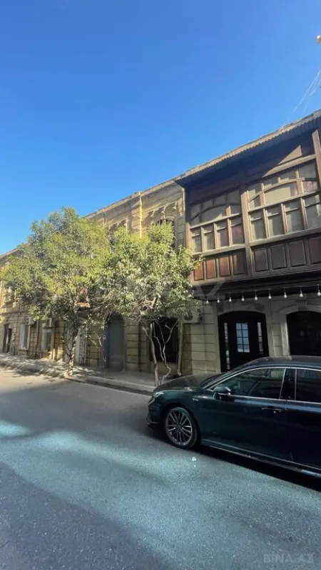 Satılır 8 otaqlı mənzil 250 m²