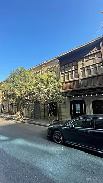 Satılır 8 otaqlı mənzil 250 m²