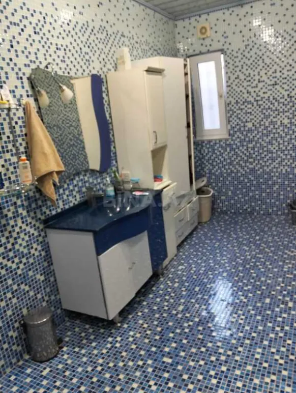 Satılır 8 otaqlı mənzil 250 m²