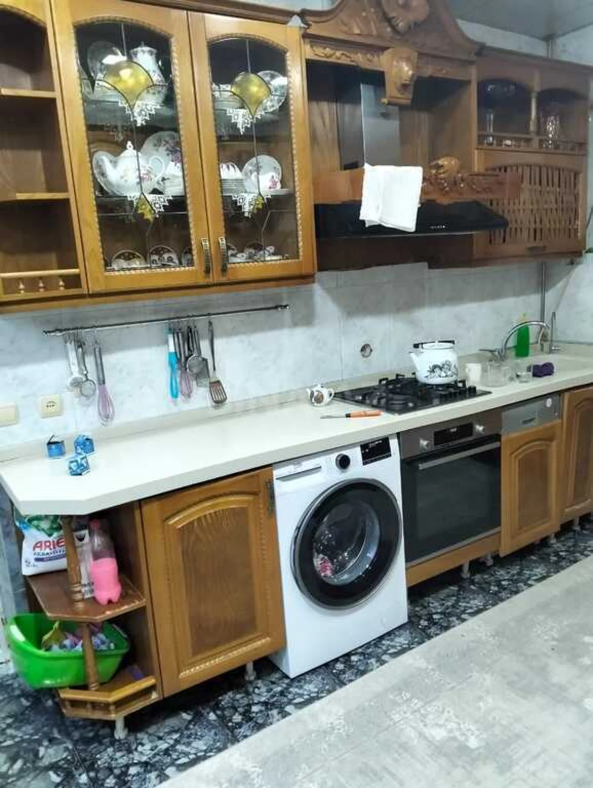 Satılır 8 otaqlı mənzil 250 m²