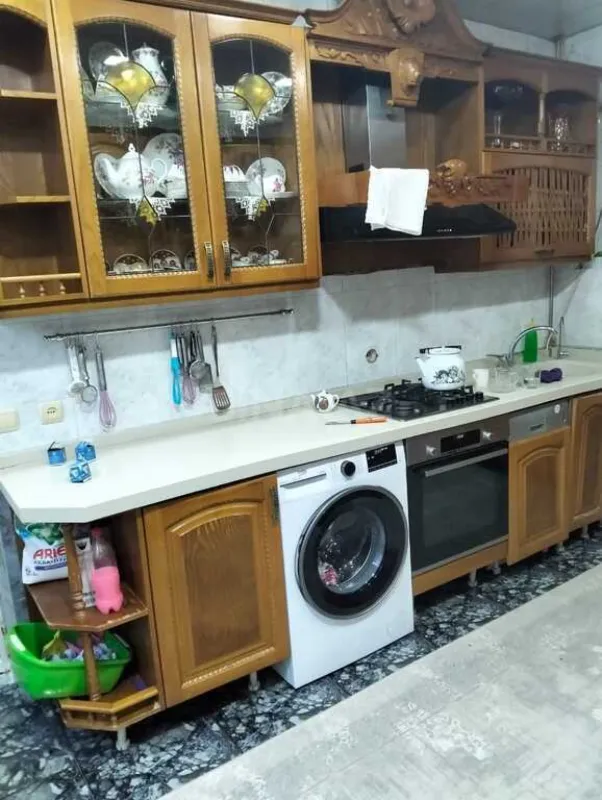 Satılır 8 otaqlı mənzil 250 m²