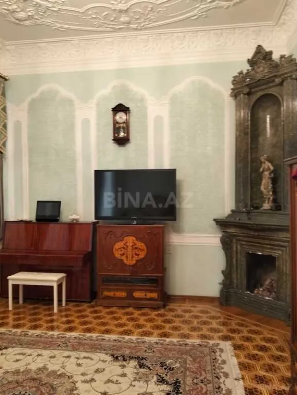 Satılır 8 otaqlı mənzil 250 m²