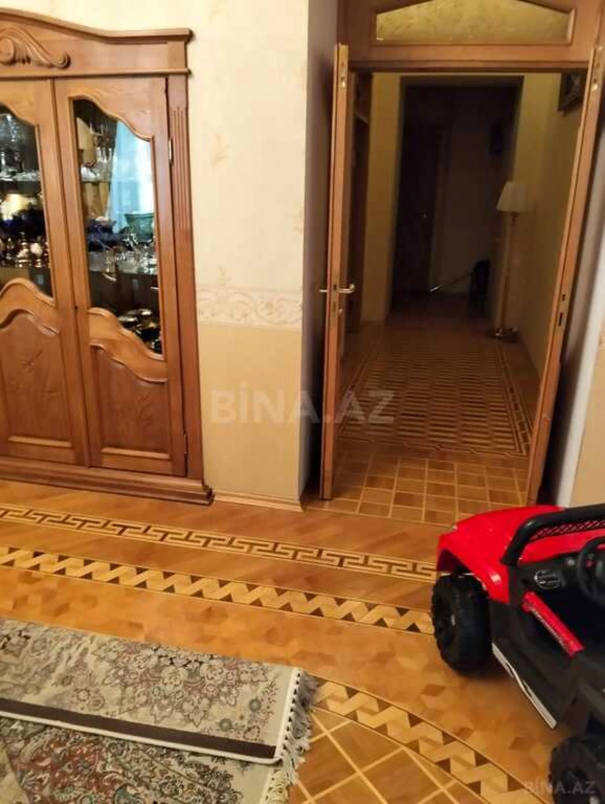 Satılır 8 otaqlı mənzil 250 m²