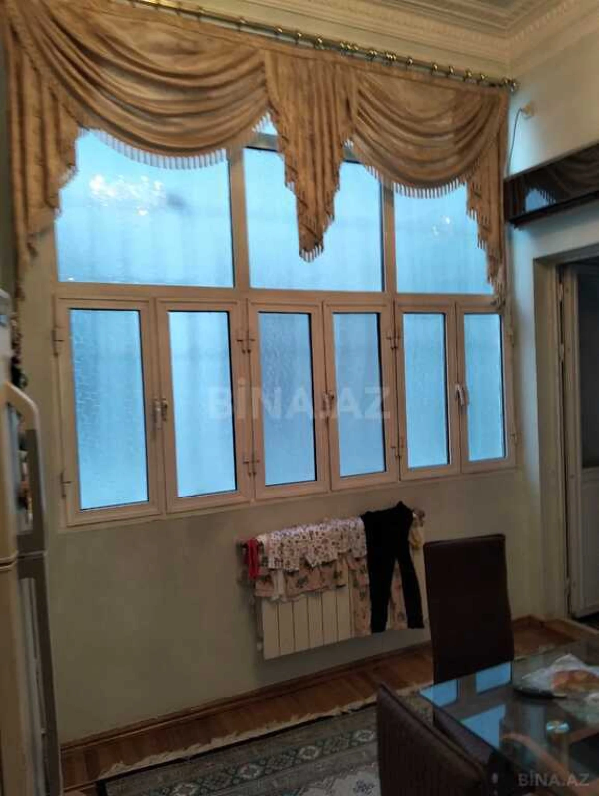 Satılır 8 otaqlı mənzil 250 m²