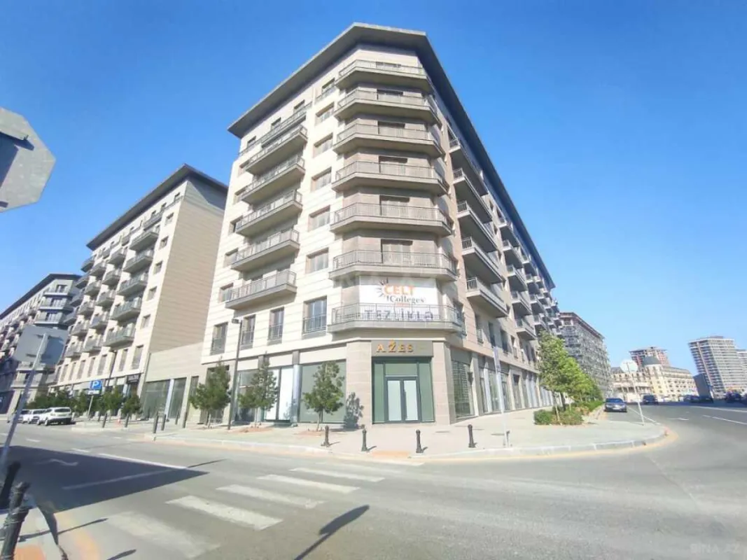 Satılır 4 otaqlı mənzil 150 m²