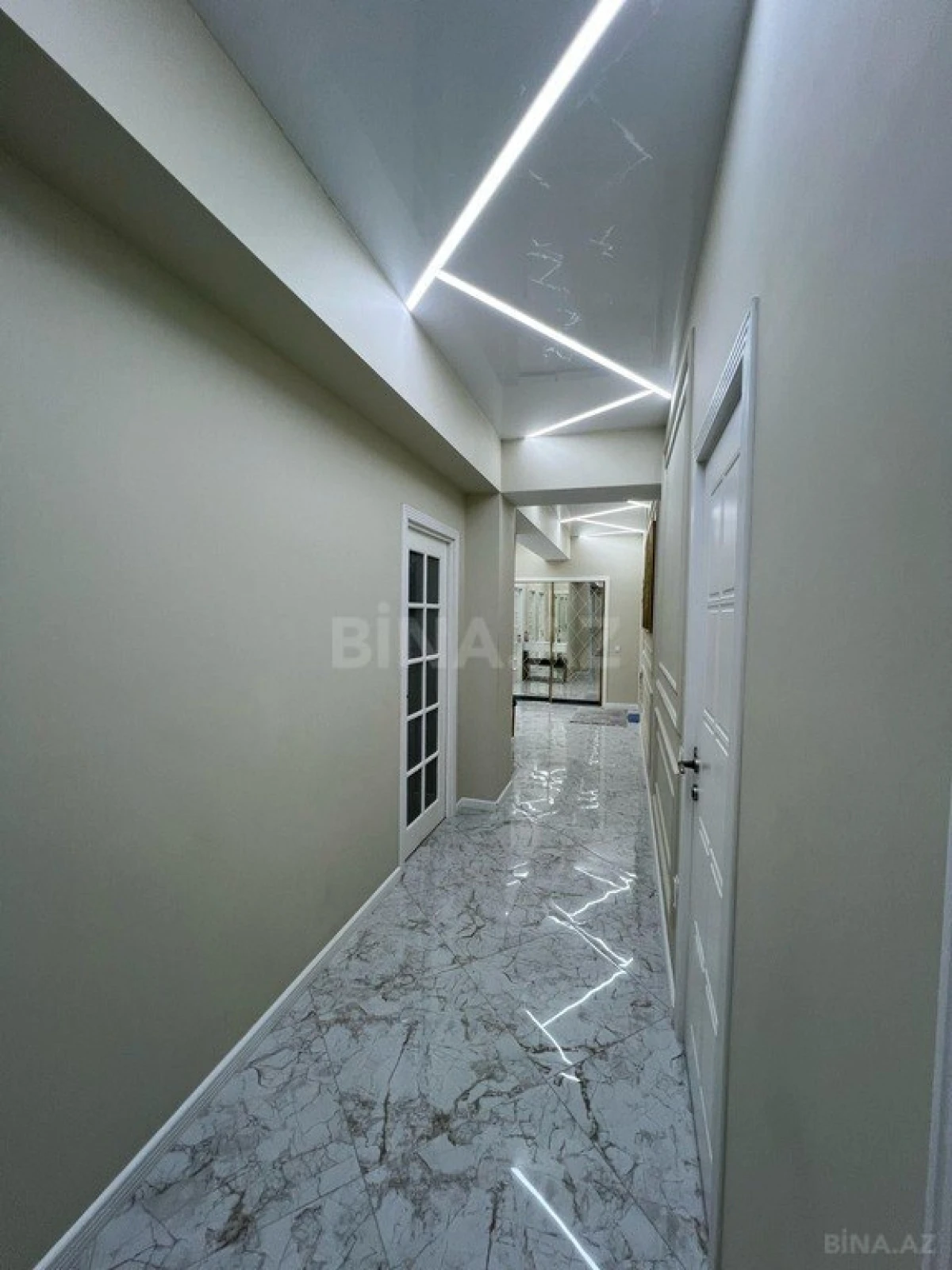Satılır 4 otaqlı mənzil 156 m²
