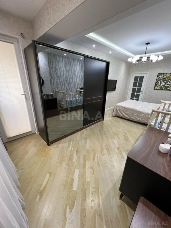 Satılır 4 otaqlı mənzil 156 m²
