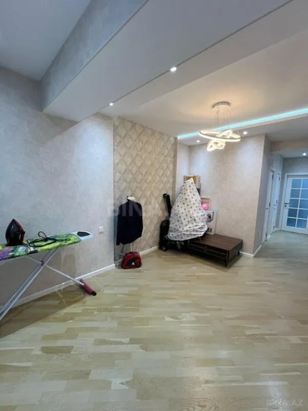Satılır 4 otaqlı mənzil 156 m²