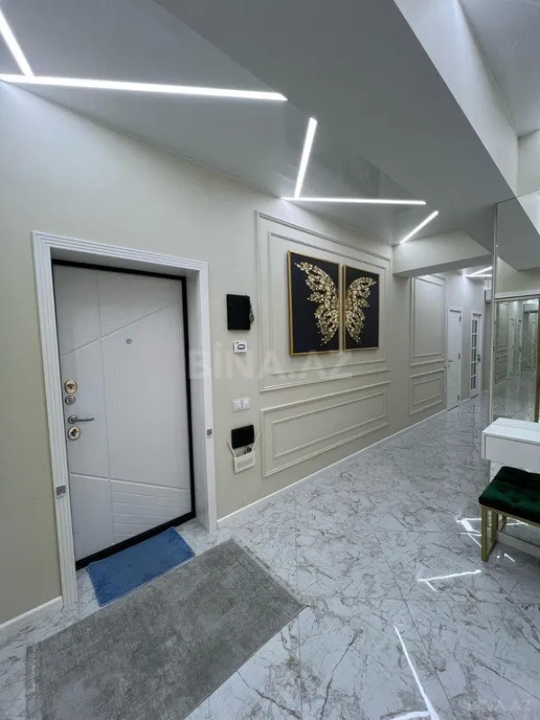 Satılır 4 otaqlı mənzil 156 m²