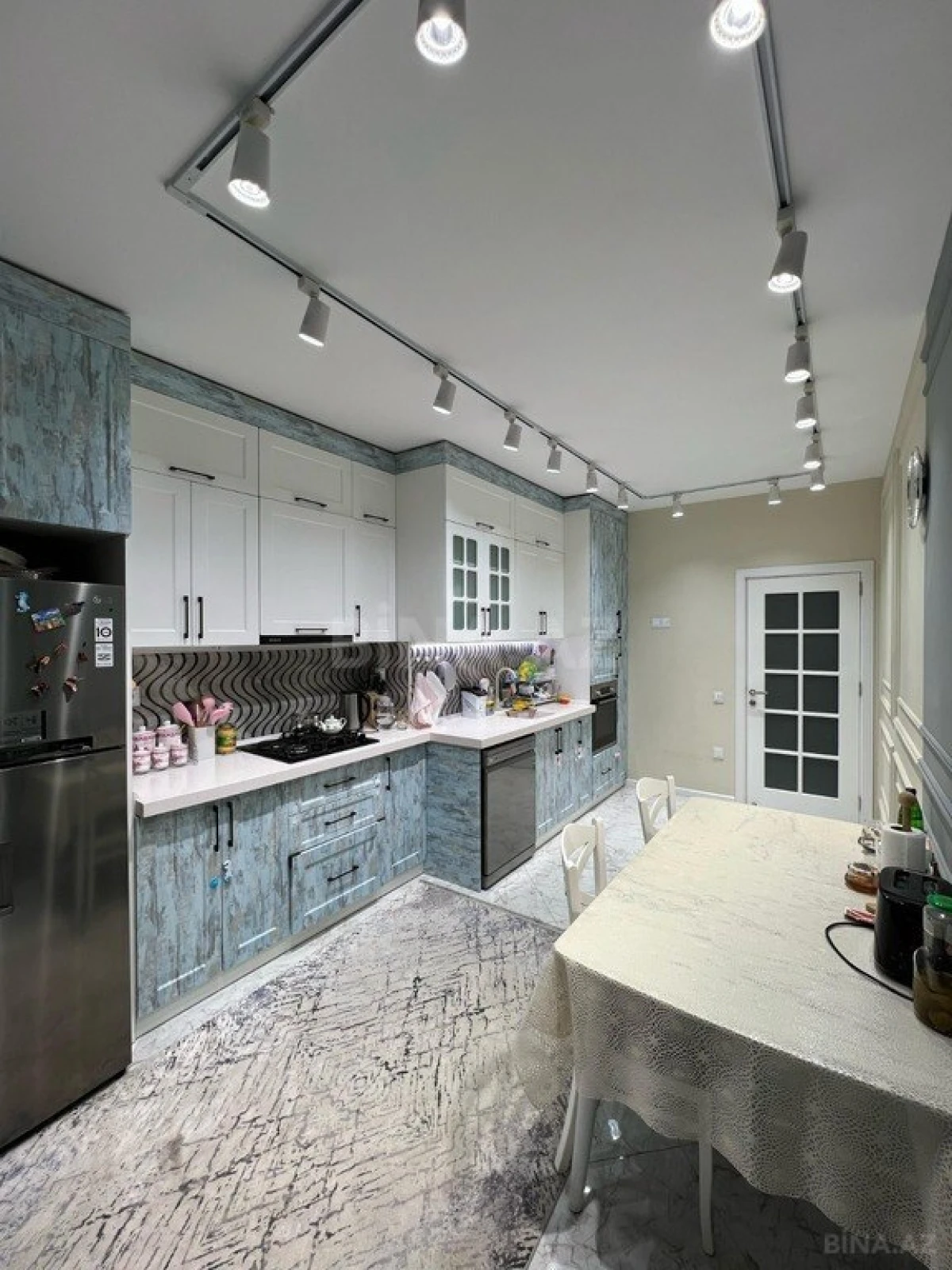 Satılır 4 otaqlı mənzil 156 m²