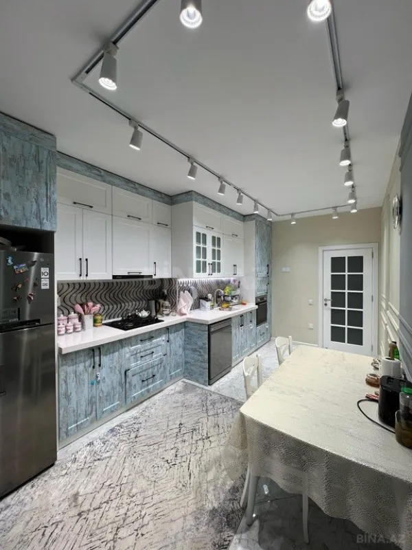 Satılır 4 otaqlı mənzil 156 m²