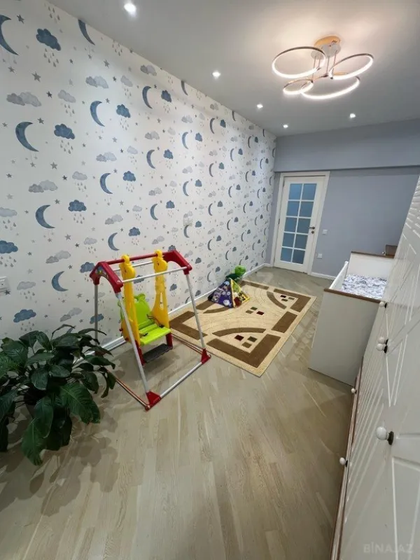 Satılır 4 otaqlı mənzil 156 m²