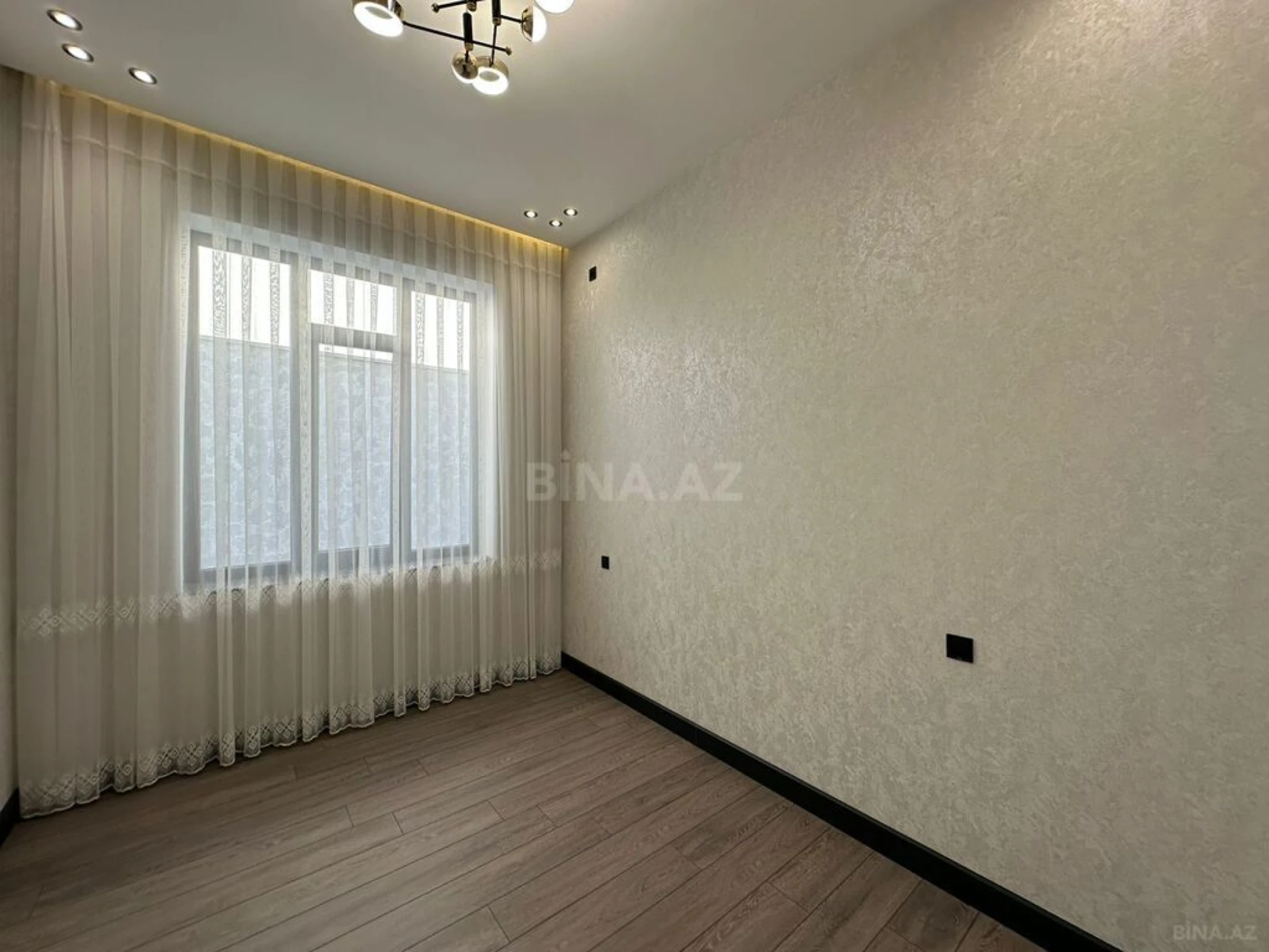Satılır 4 otaqlı həyət evi 200 m²