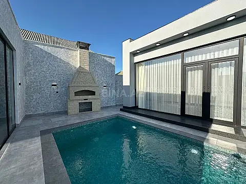 Satılır 4 otaqlı həyət evi 200 m²