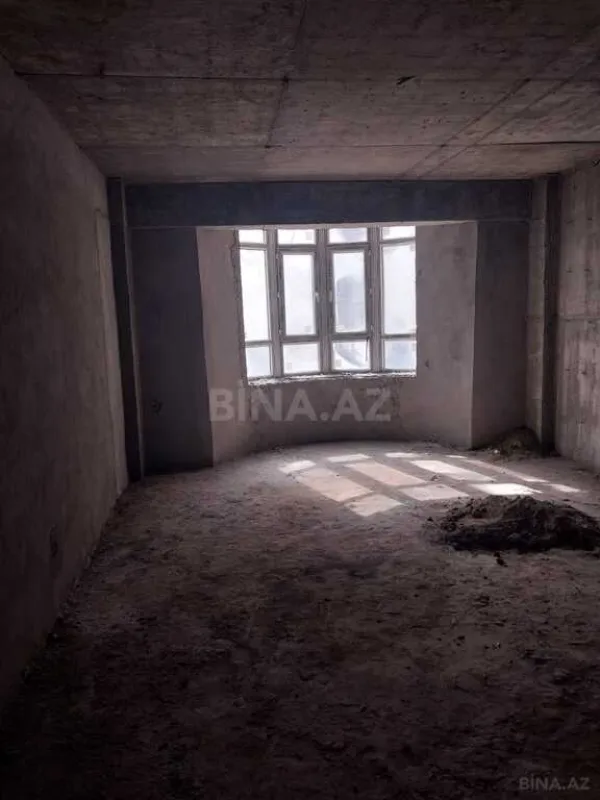 Satılır 4 otaqlı mənzil 140 m²