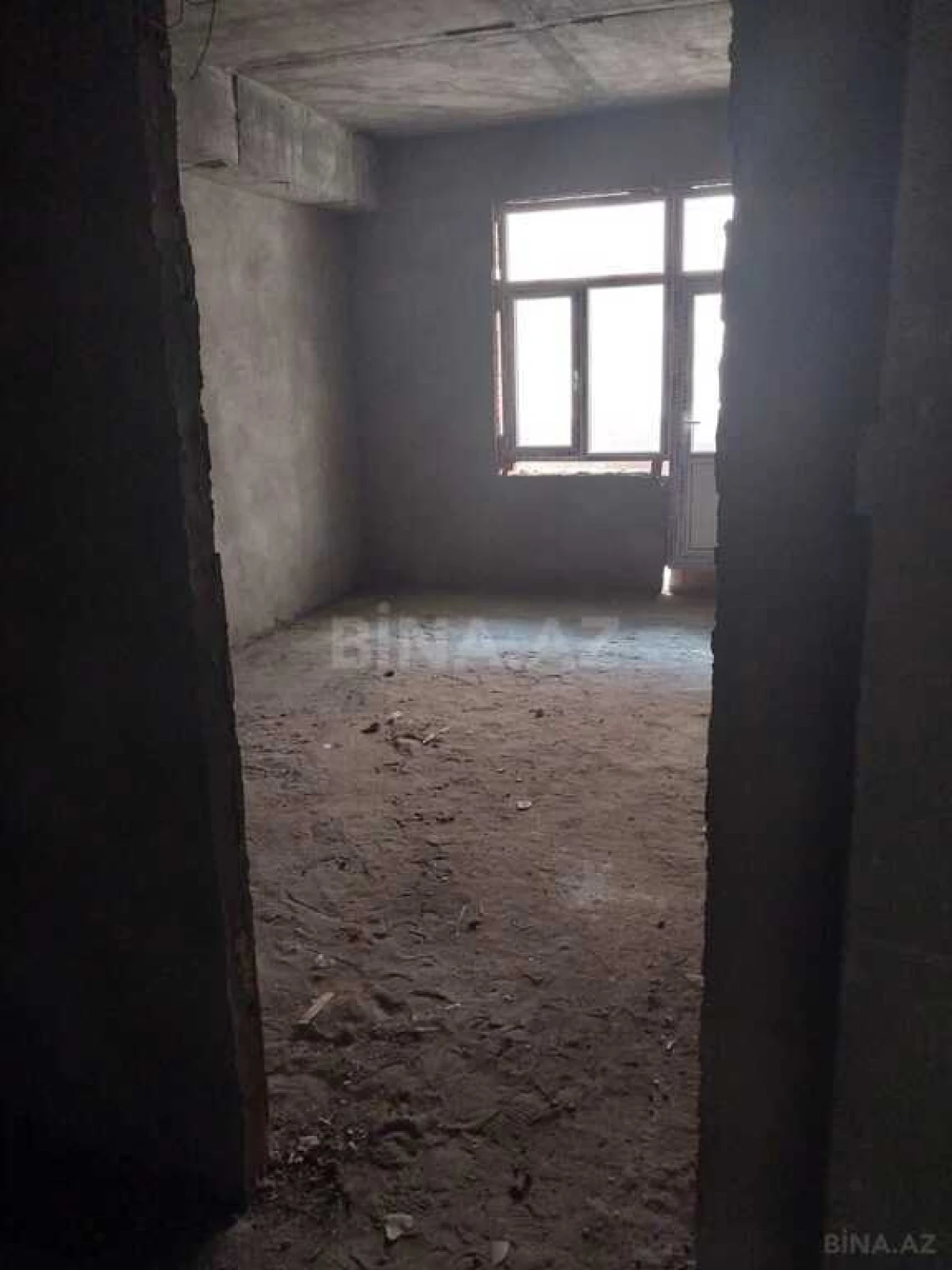 Satılır 4 otaqlı mənzil 140 m²