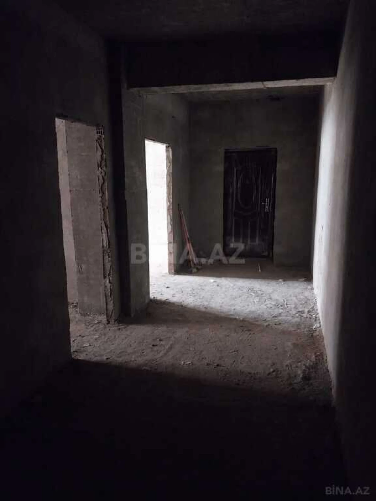 Satılır 4 otaqlı mənzil 140 m²