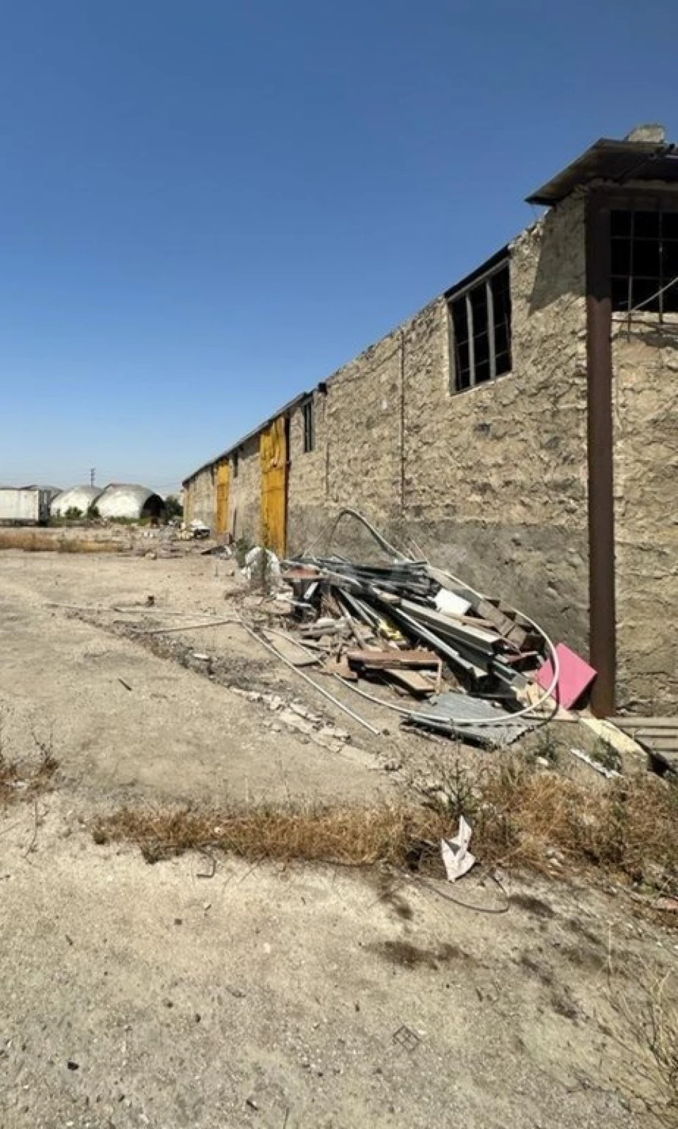 Satılır obyekt 1400 m²