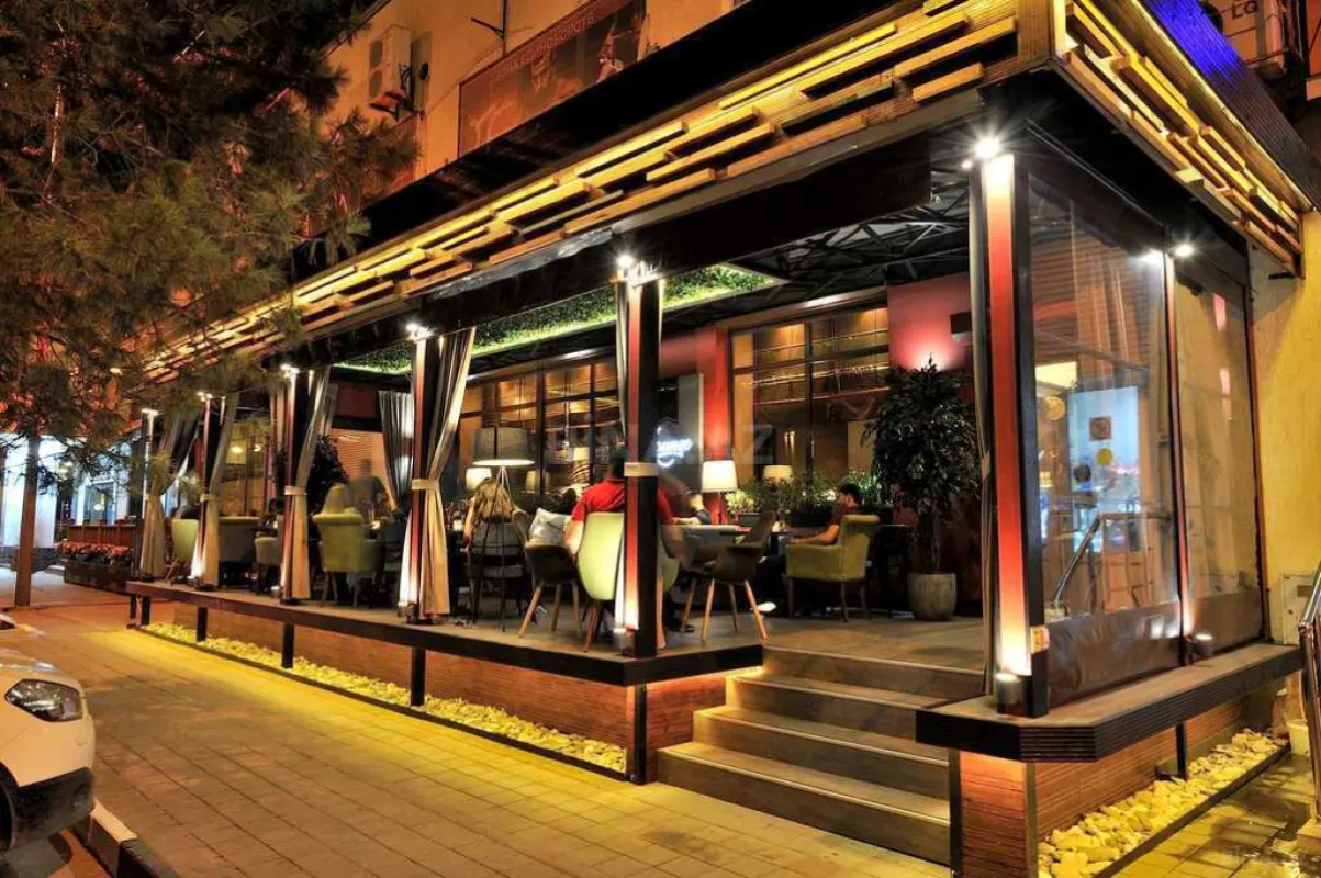 Satılır obyekt 198 m²