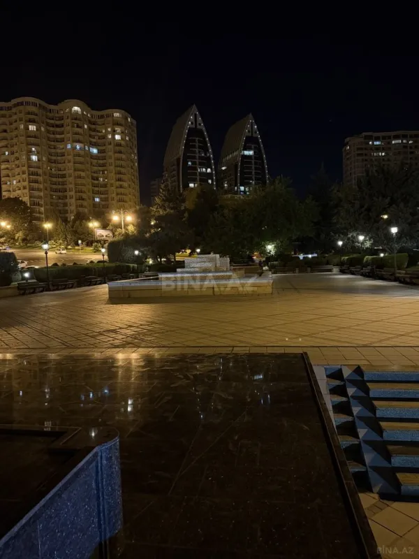 Satılır 4 otaqlı mənzil 213 m²