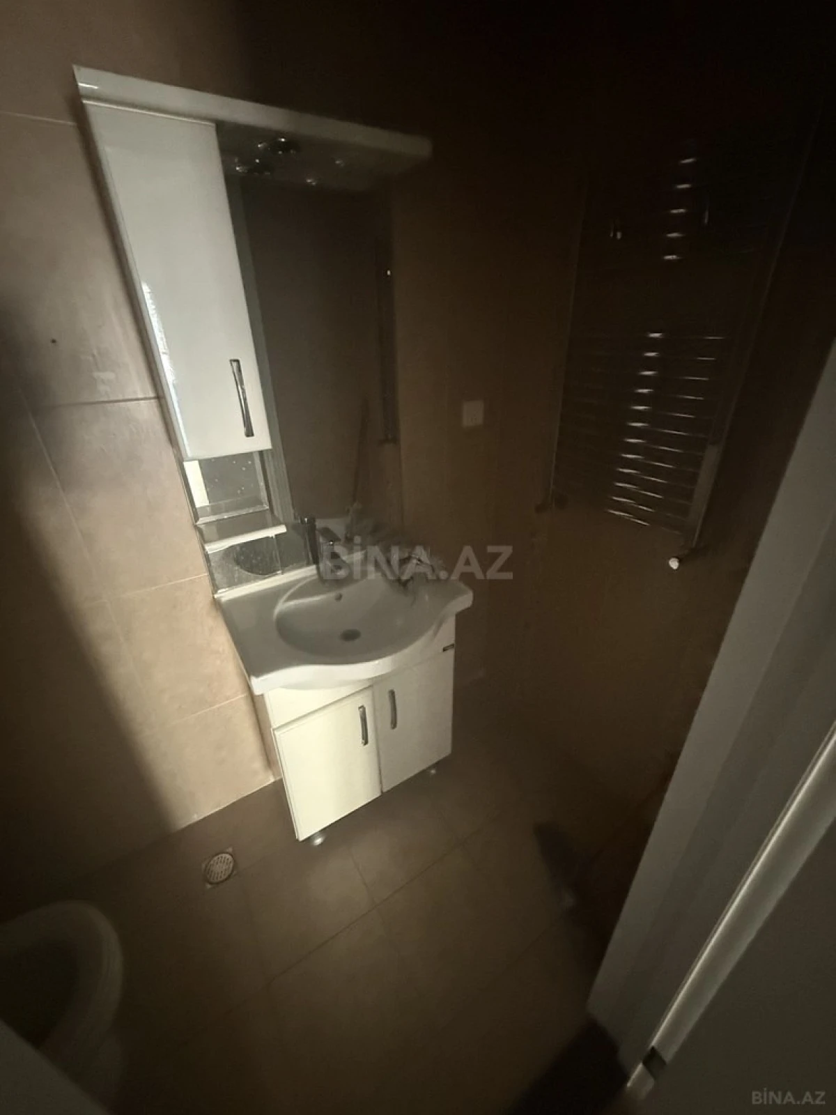 Satılır 4 otaqlı mənzil 213 m²