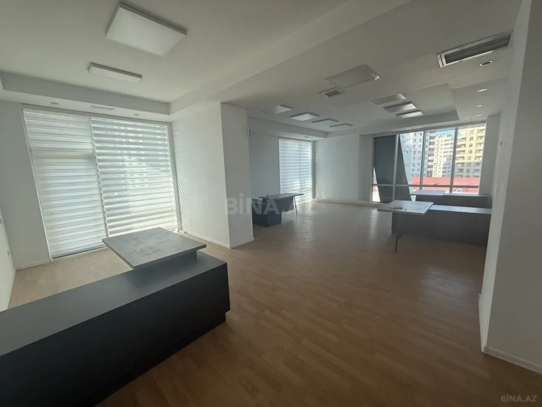 Satılır 4 otaqlı mənzil 213 m²