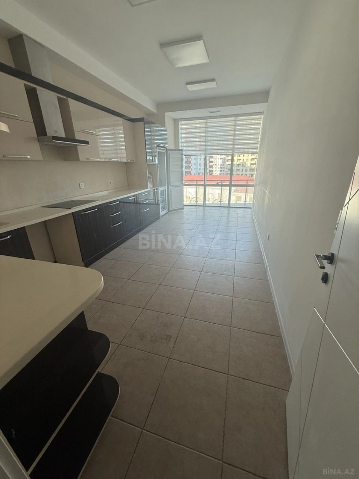 Satılır 4 otaqlı mənzil 213 m²