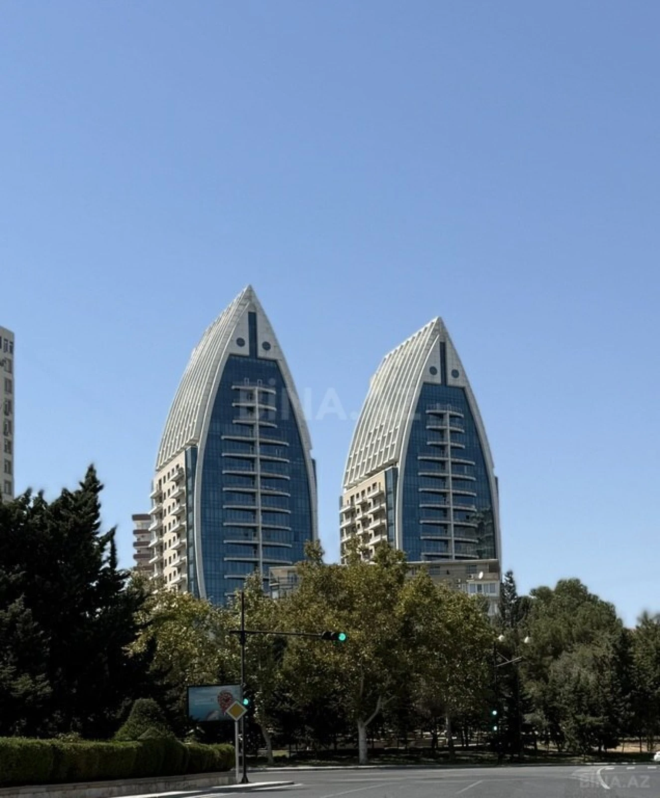 Satılır 4 otaqlı mənzil 213 m²