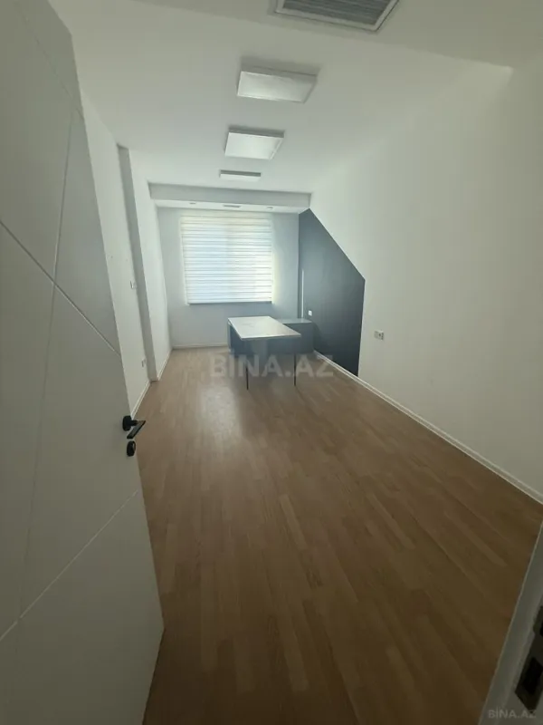 Satılır 4 otaqlı mənzil 213 m²
