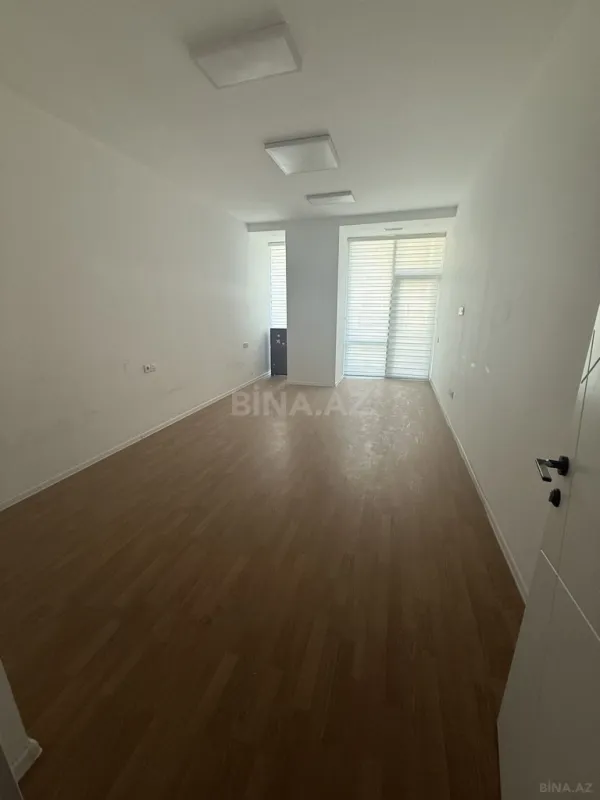 Satılır 4 otaqlı mənzil 213 m²