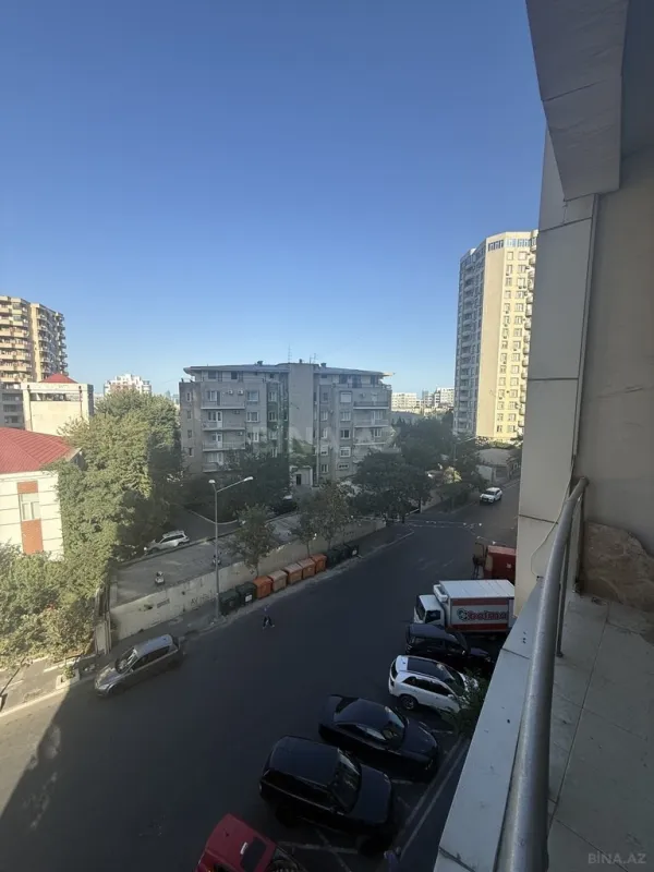 Satılır 4 otaqlı mənzil 213 m²