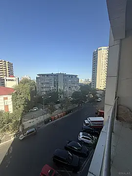 Satılır 4 otaqlı mənzil 213 m²