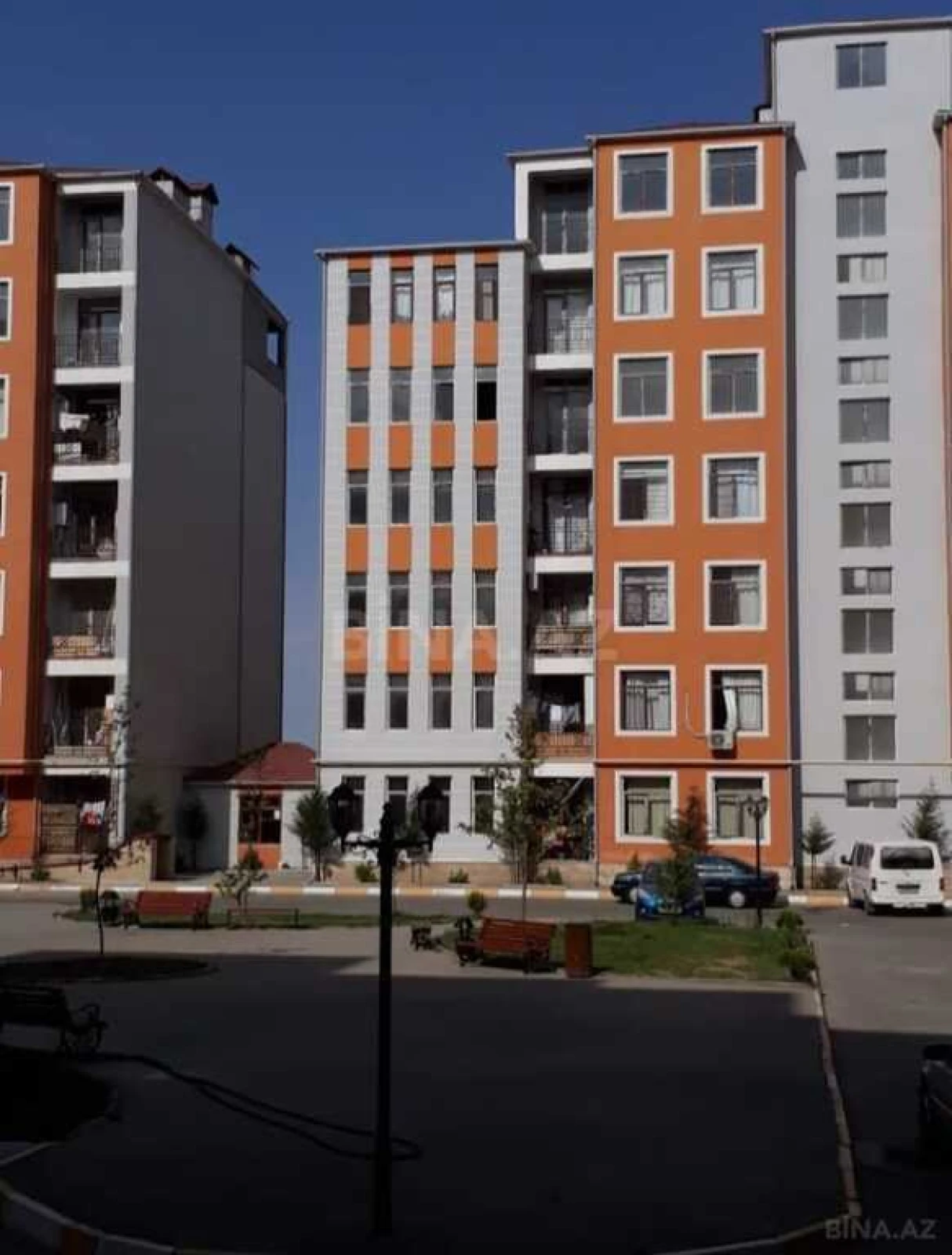 Satılır 3 otaqlı mənzil 122 m²