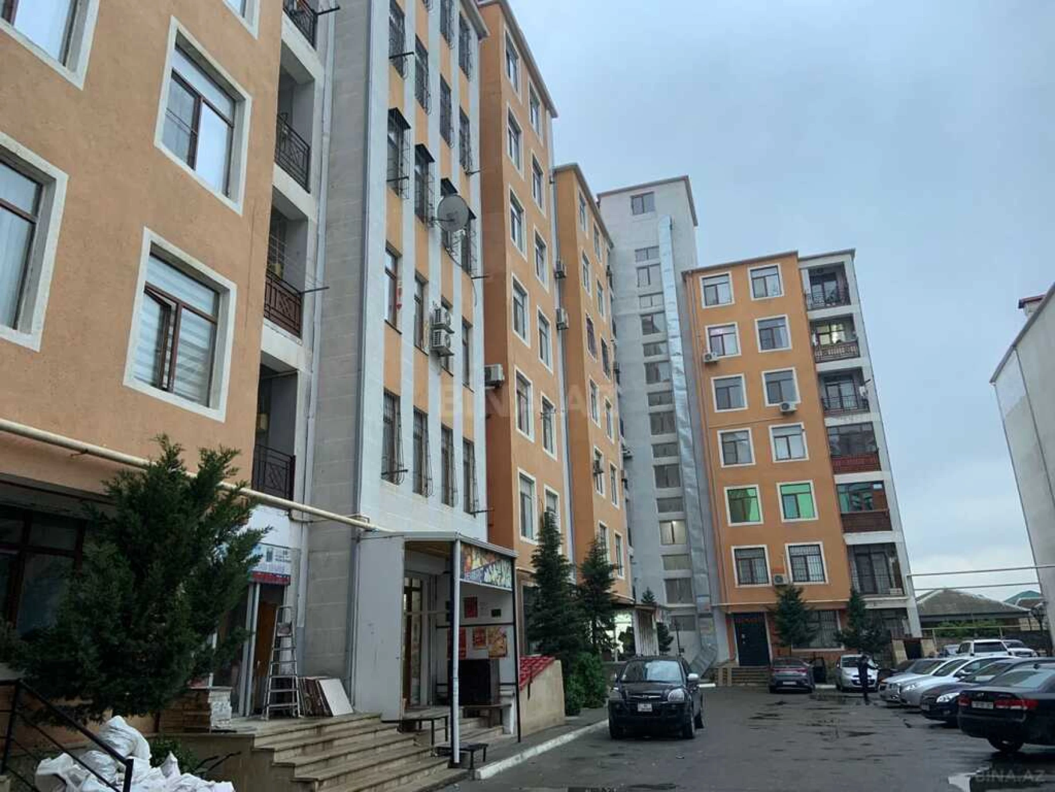 Satılır 3 otaqlı mənzil 122 m²