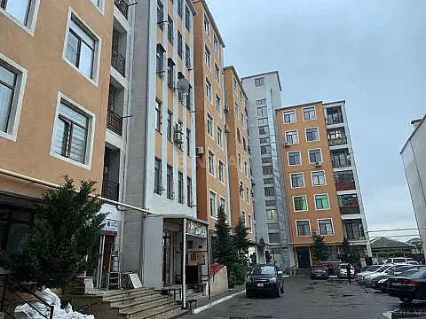 Satılır 3 otaqlı mənzil 122 m²