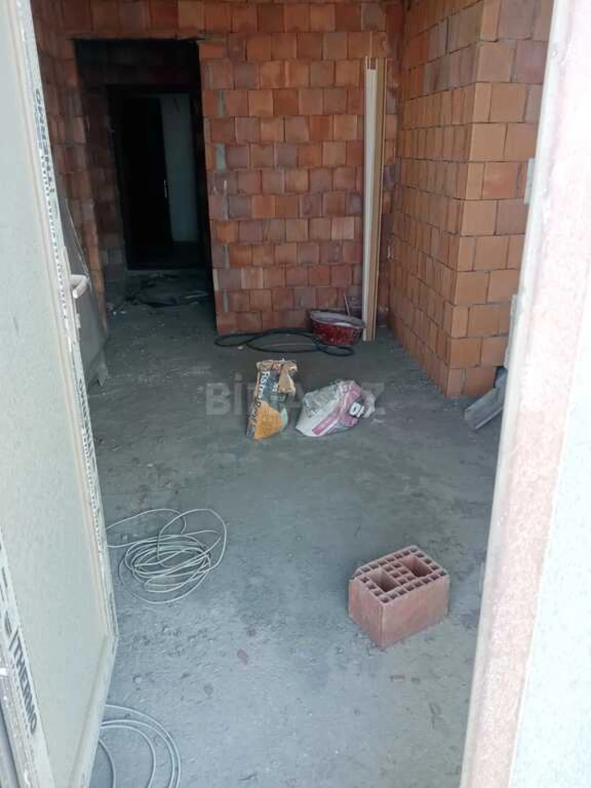 Satılır 3 otaqlı mənzil 122 m²