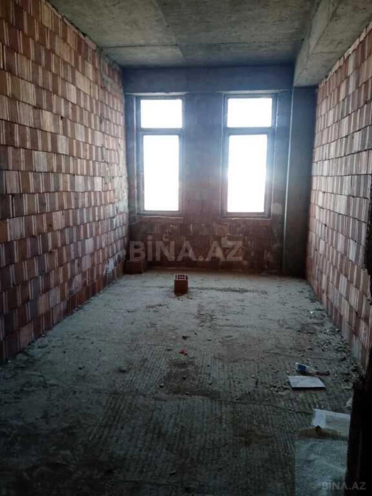 Satılır 3 otaqlı mənzil 122 m²