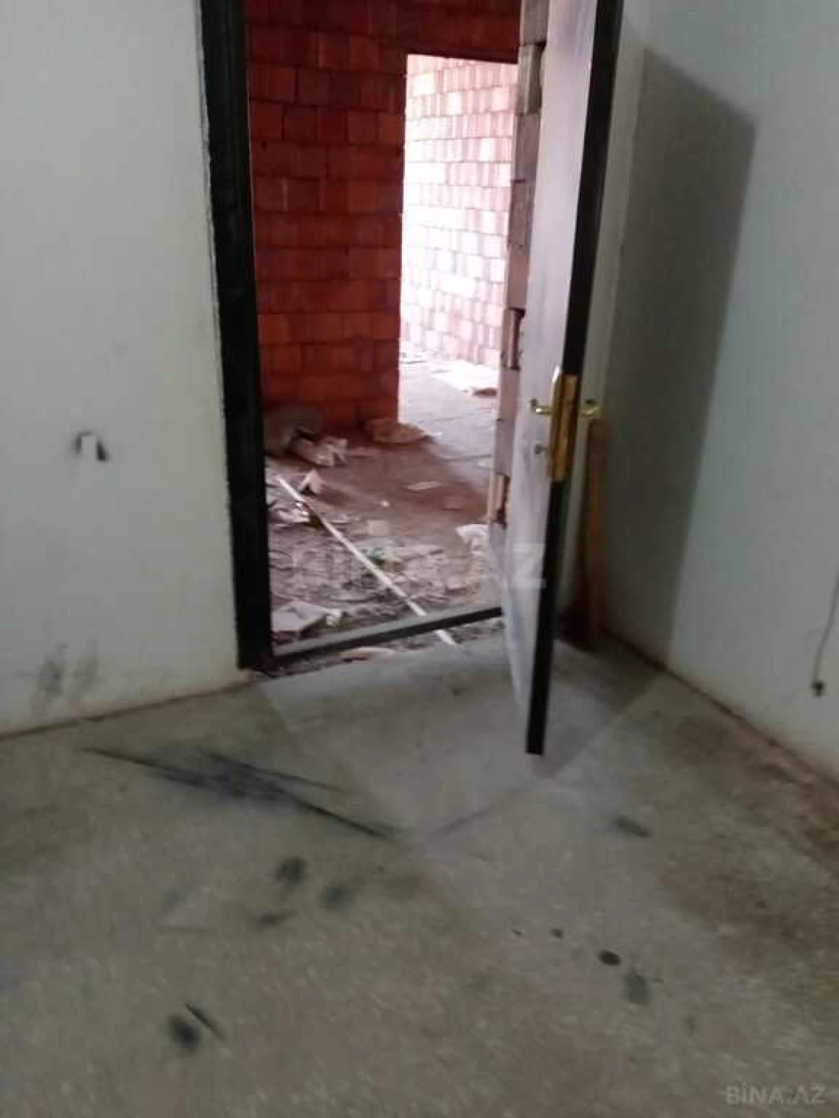 Satılır 3 otaqlı mənzil 122 m²