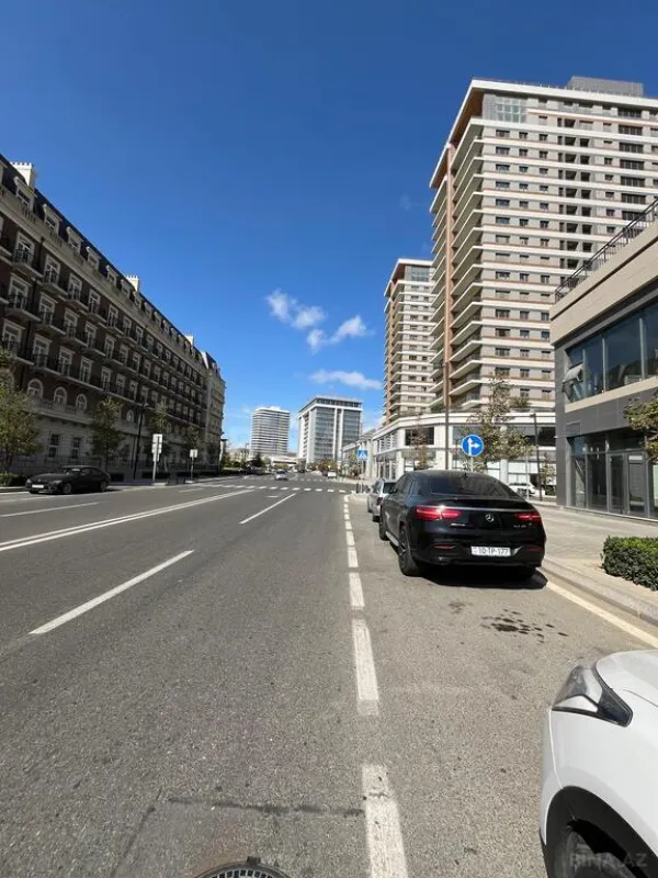 Satılır obyekt 670 m²