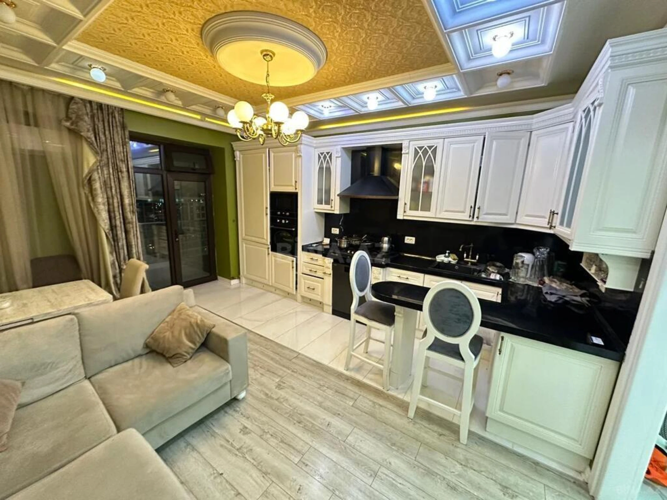 Satılır 2 otaqlı mənzil 96 m²