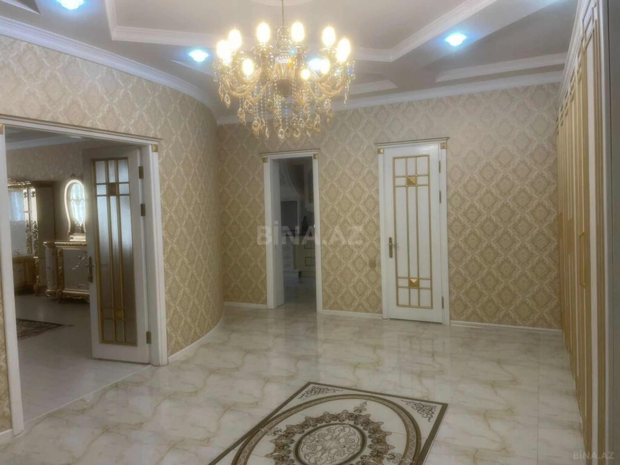 Satılır 3 otaqlı mənzil 187 m²