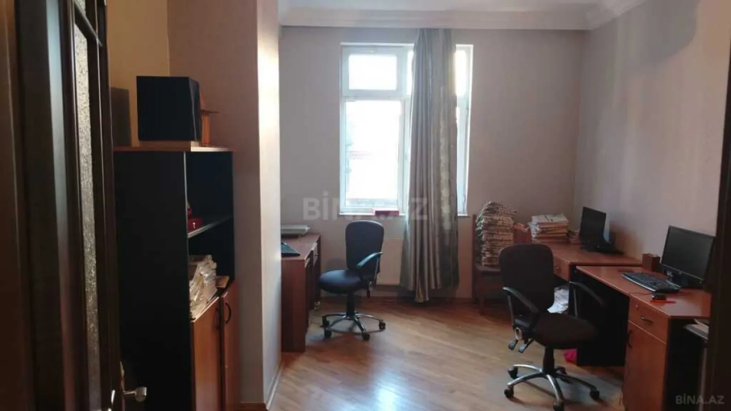 Satılır 3 otaqlı mənzil 137 m²