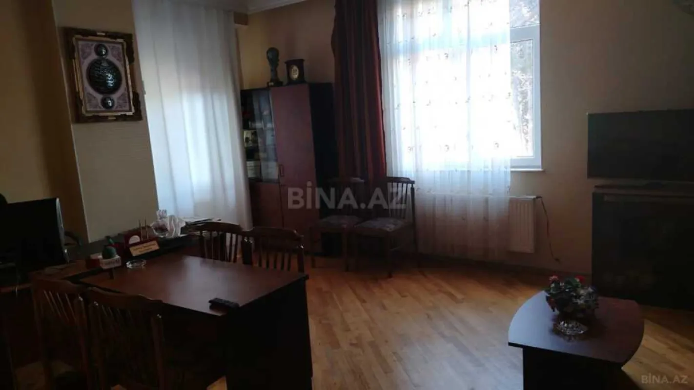 Satılır 3 otaqlı mənzil 137 m²
